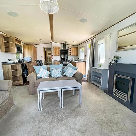Beautiful Caravan With Decking At Carlton Meres Holiday Park, Suffolk Ref 60022M 萨克斯曼德姆 外观 照片