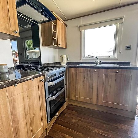 Beautiful Caravan With Decking At Carlton Meres Holiday Park, Suffolk Ref 60022M 萨克斯曼德姆 外观 照片