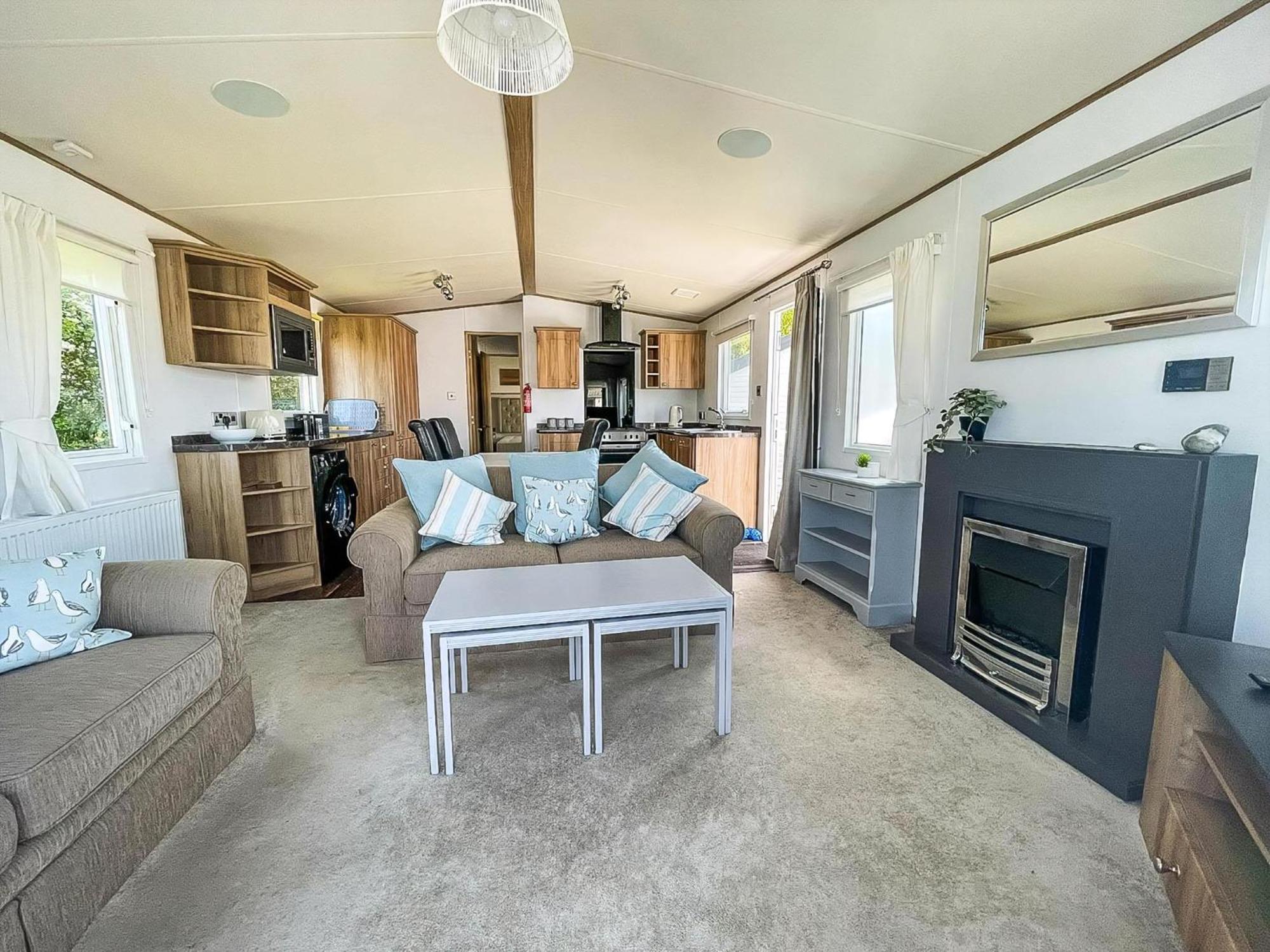 Beautiful Caravan With Decking At Carlton Meres Holiday Park, Suffolk Ref 60022M 萨克斯曼德姆 外观 照片