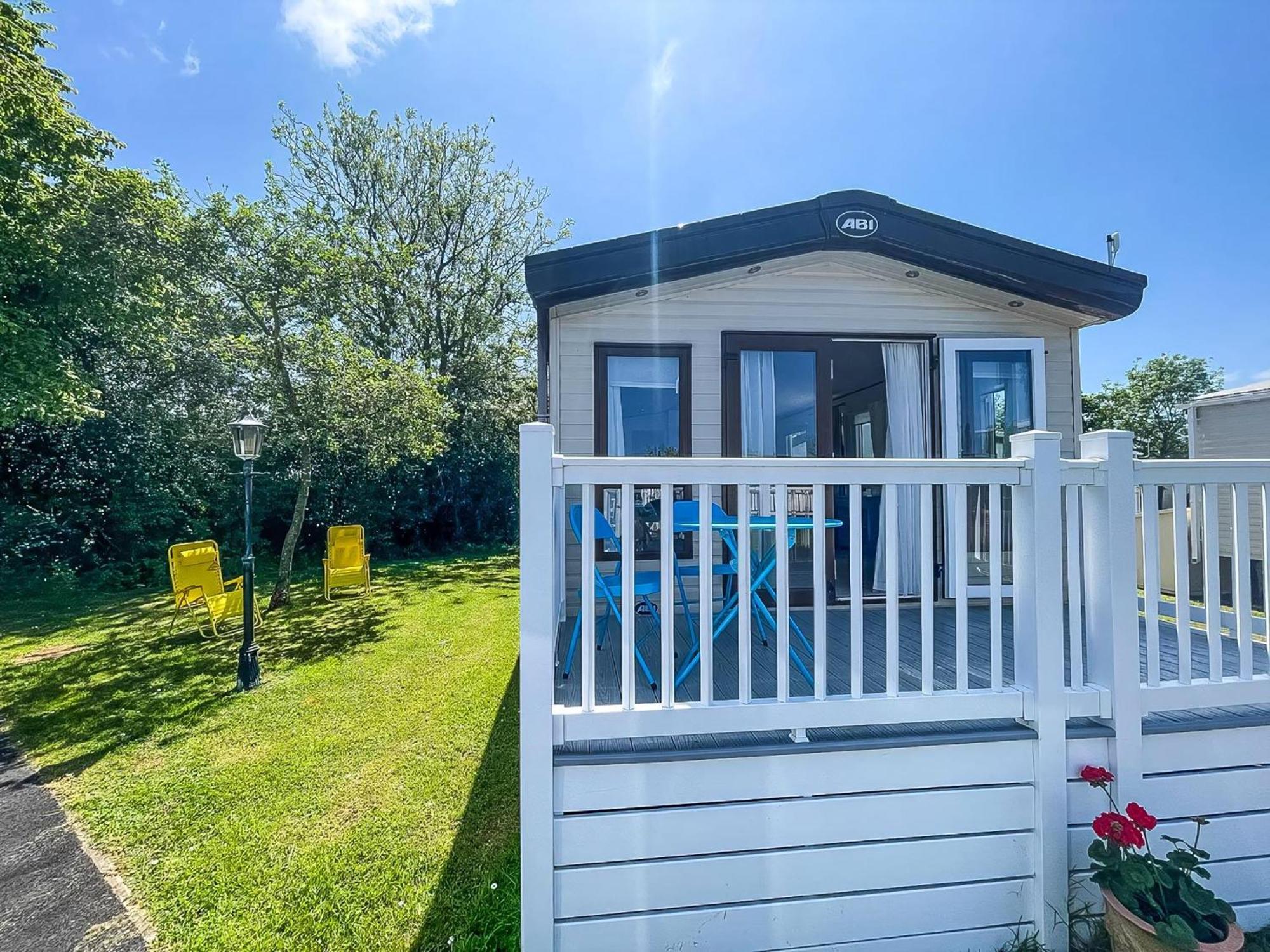 Beautiful Caravan With Decking At Carlton Meres Holiday Park, Suffolk Ref 60022M 萨克斯曼德姆 外观 照片
